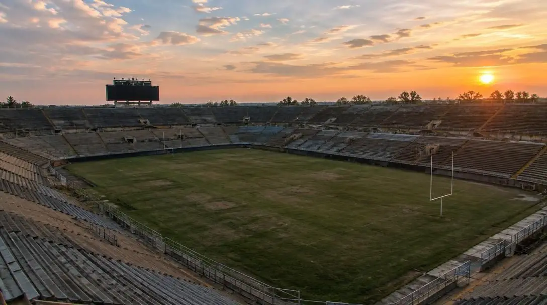 5 Most Memorable NFL Stadiums No Longer in Use