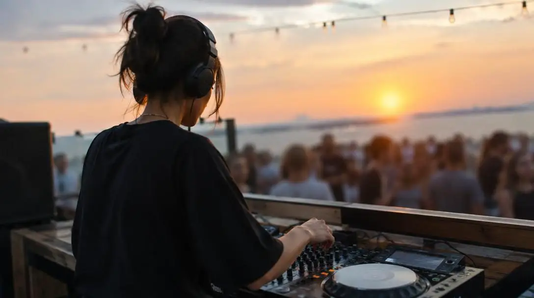 5 Principles All Good Club DJs Know