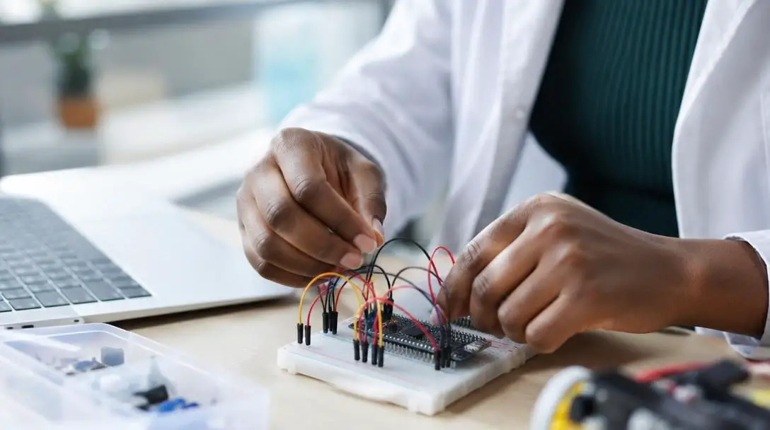 5 Scholarships for Women in STEM Fields